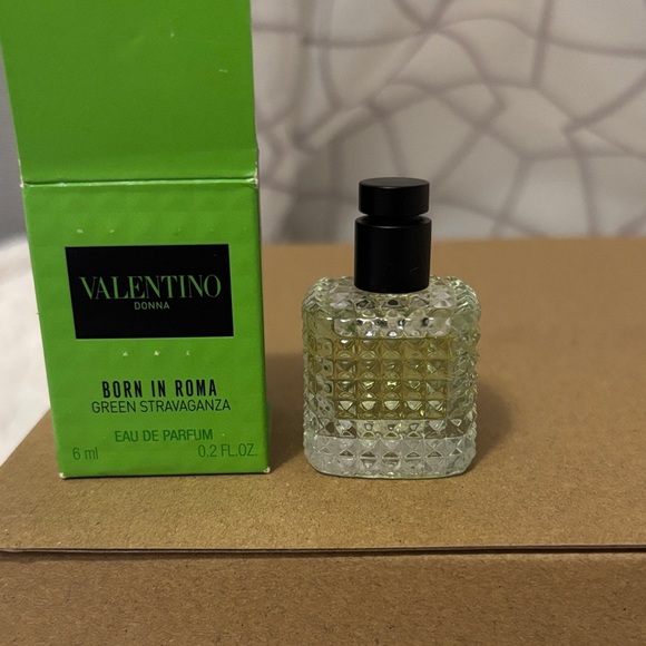 Valentino💚 Donna Born in Roma Green Eau de Parfum - Picture 2 of 2